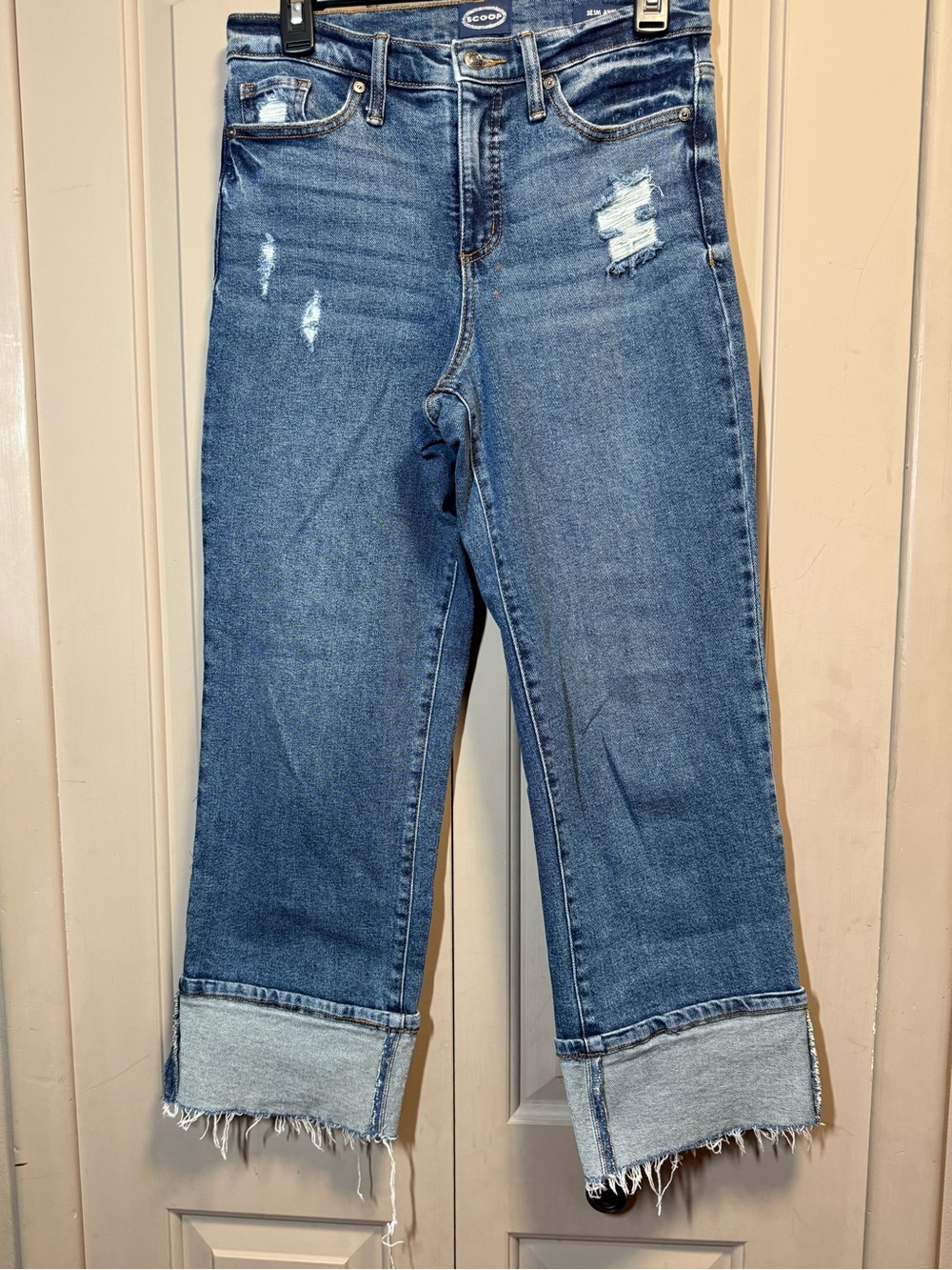 Frayed Cuff Cropped Distressed Women's Denim Jeans - Blue